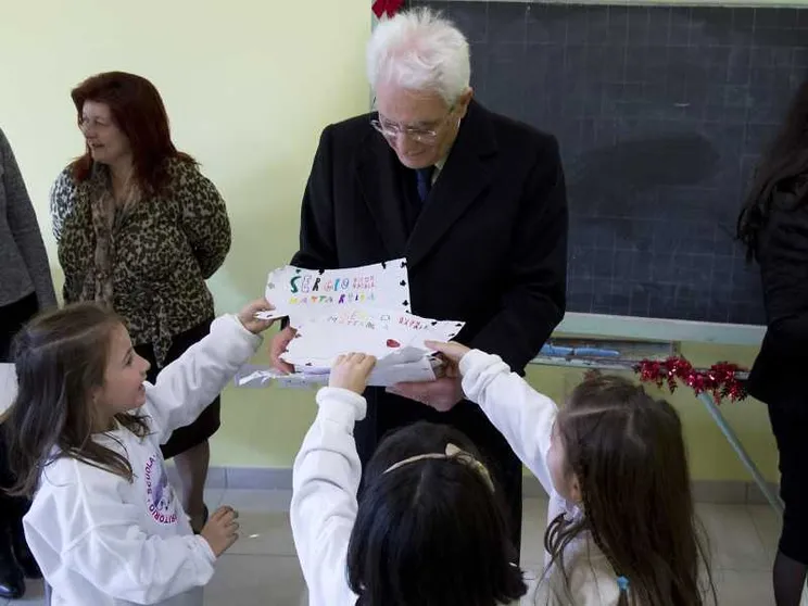 Mattarella: «Dobbiamo proteggere i bambini da guerre e abusi»