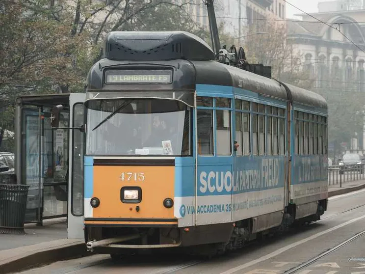 Il paradosso della mobilità italiana: i “forzati” dell’auto sono i più poveri