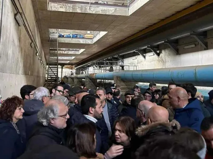 I sindaci ennesi chiudono il rubinetto. È cominciata la guerra dell'acqua