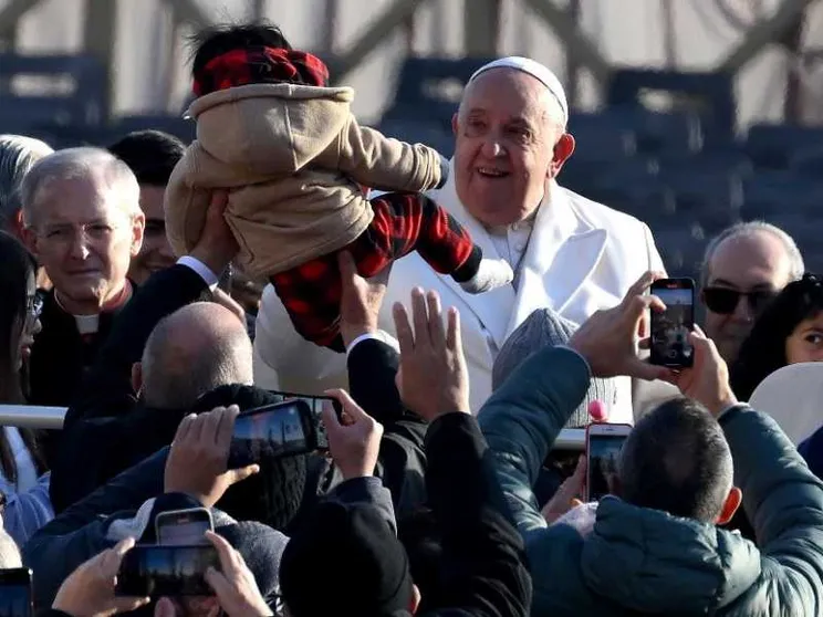 Il Papa: la guerra distrugge. Tanti bambini innocenti morti