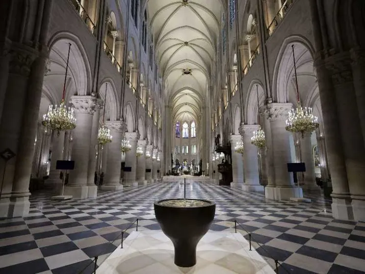 Nella navata di Notre-Dame suona la campana olimpica