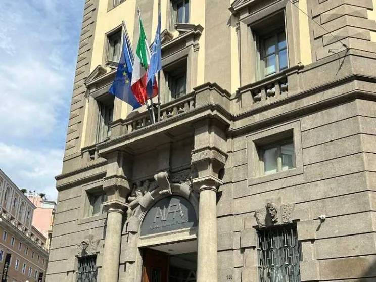 L'Agenzia del farmaco: stop ai conflitti di interesse