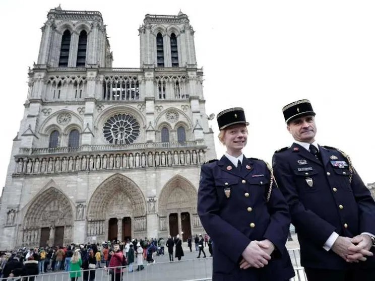 I regali imprevisti di Notre-Dame: da Parigi sette messaggi al mondo