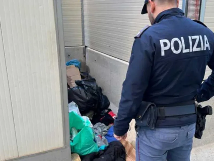 Il bimbo nato in strada: due abbandoni, adesso aiutare anche la madre