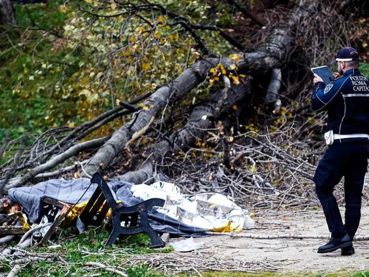 Il vento, l'albero caduto: così mamma Francesca è morta davanti ai suoi bimbi