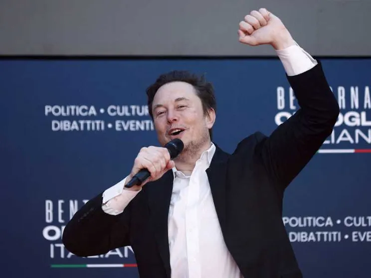 Musk parte dalla Lombardia: al via il bando di gara per il Web via satellite