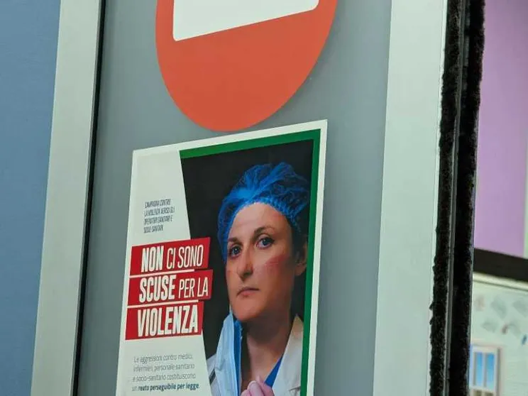 SOS aggressioni a medici e infermieri. Violenze cresciute del 40% in 5 anni