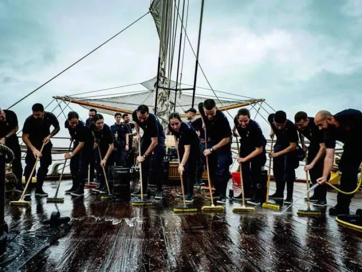 Navigare tra bellezza e umanità: l’altra faccia dell’Amerigo Vespucci