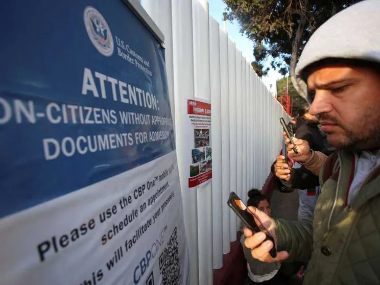 Tende per i deportati, soldati al confine col Messico: arriva la stretta
