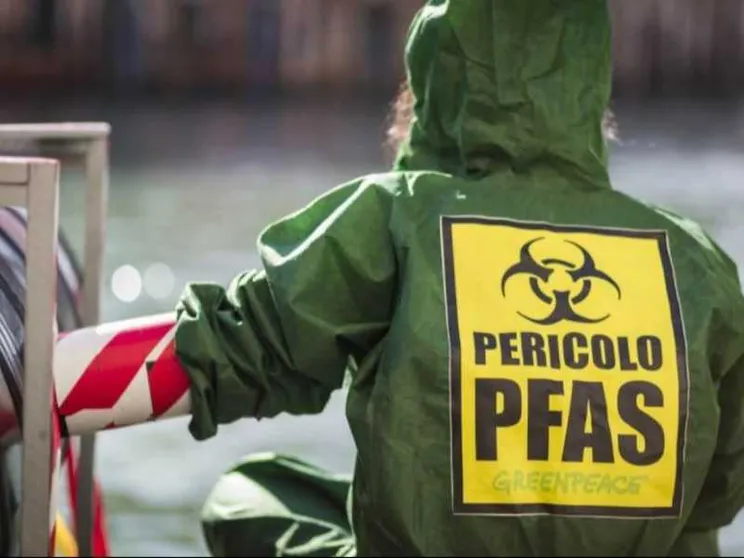 «Acque potabili contaminate da Pfas». Ma l’Italia non ha ancora una legge