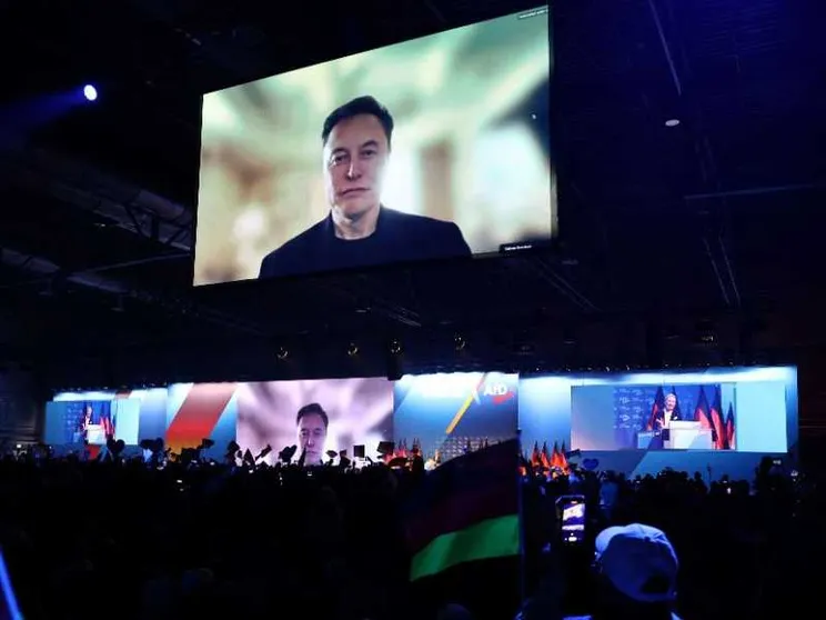 Musk va ancora a destra e interviene al comizio Afd: «La migliore speranza»