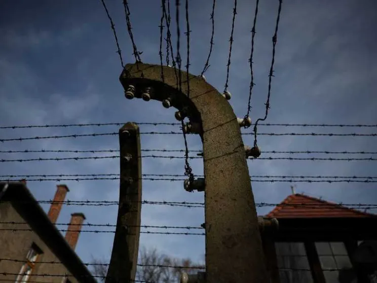 Noi, spettatori smemorati davanti ad Auschwitz