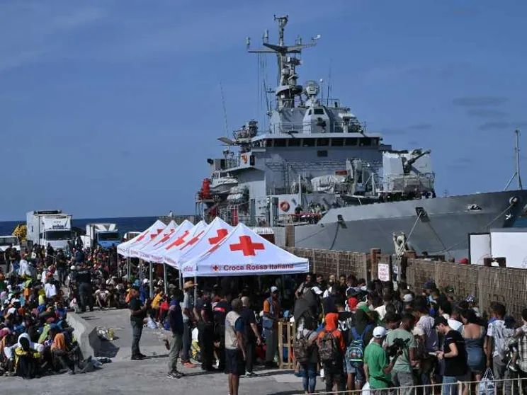L'operazione Albania è ripartita: a bordo della Cassiopea ci sono 49 migranti