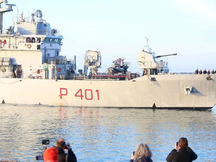 I 49 migranti in Albania sulla Cassiopea: 5 subito trasferiti in Italia