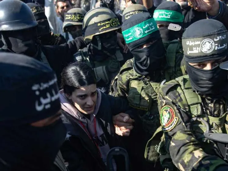 Lo show di Hamas e della Jihad per il nuovo rilascio di ostaggi