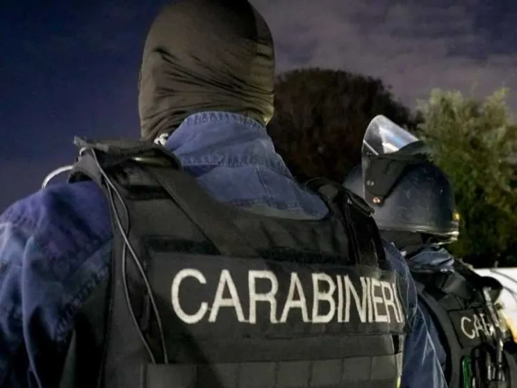 Droga in carcere, 9 agenti perquisiti