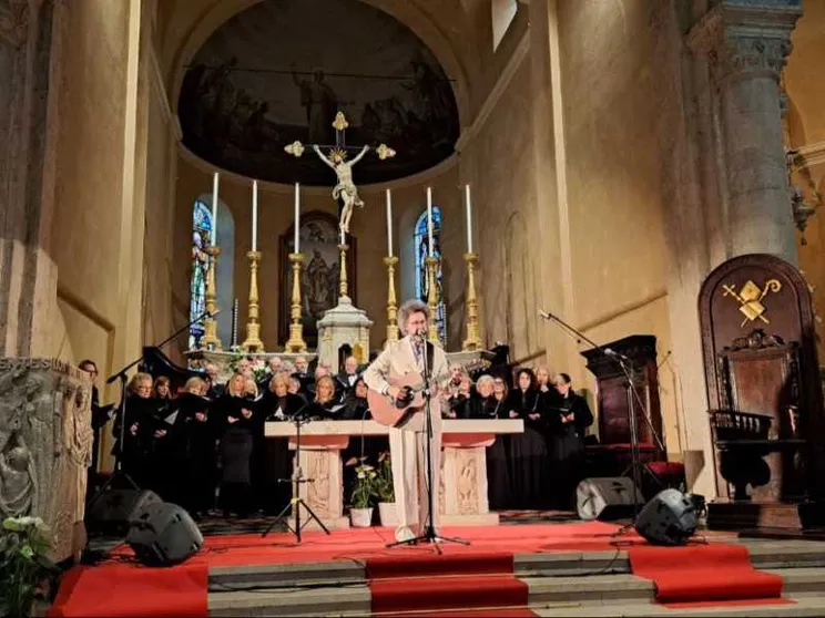 Simone Cristicchi, poeta tra poesia e preghiera in cattedrale