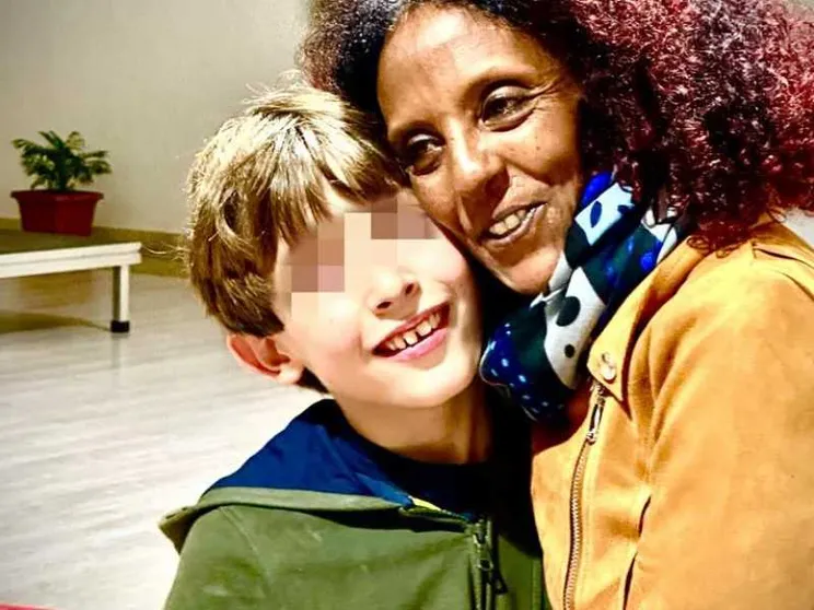 La ragazza eritrea che è stata accolta ora ha in affido un bimbo