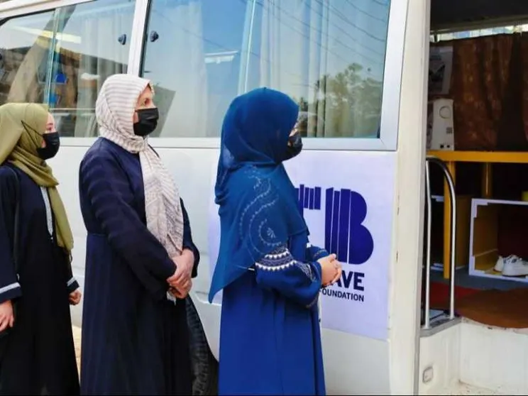 Sarte, panettiere, ricamatrici: il bus che dona un futuro alle donne