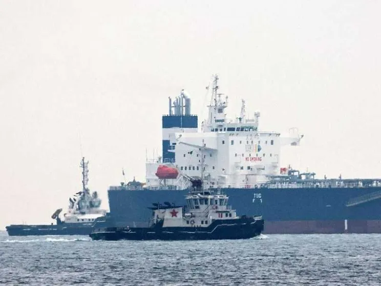 Petroliera colpita a Savona: 7 giorni di misteri