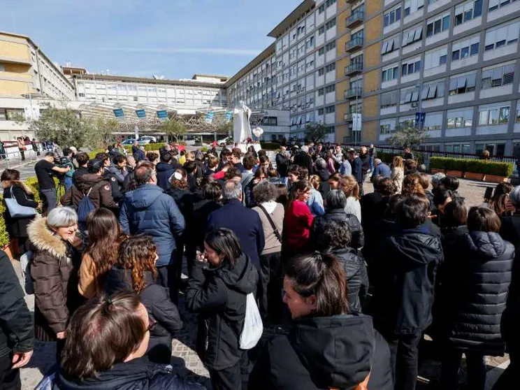 La domenica di affetto e di preghiera per il Papa