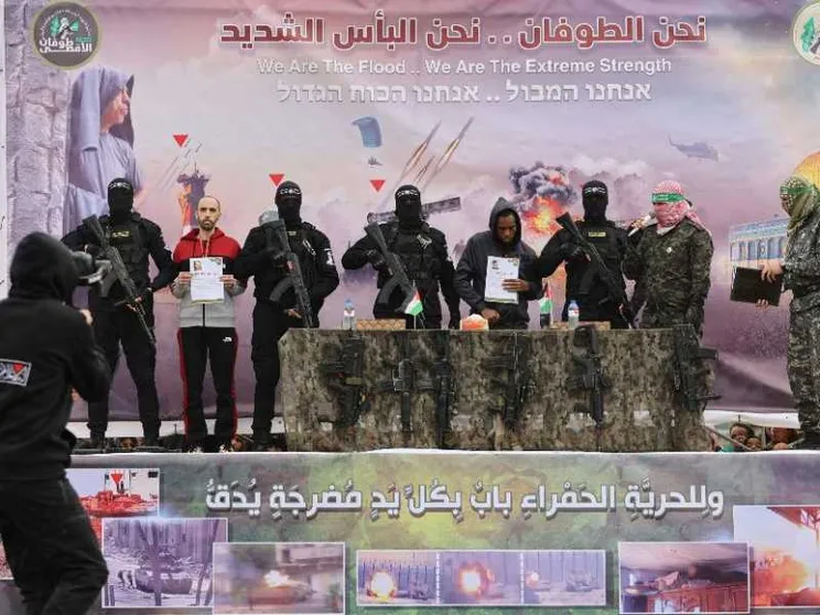 Hamas ha liberato gli ostaggi mettendo in scena l'ormai consueto rituale