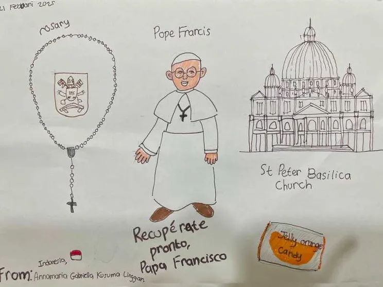 «Caro Papa, preghiamo per te». Nei disegni l'abbraccio dei bambini