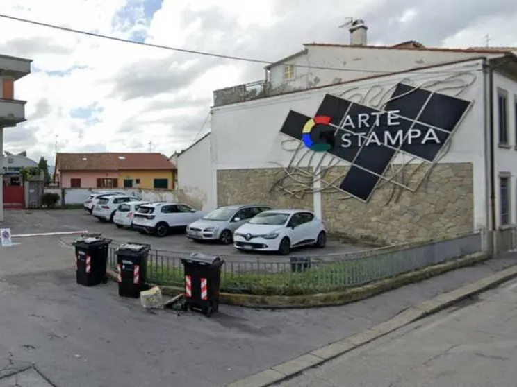 Erano ai domiciliari, ma continuavano a sfruttare gli operai