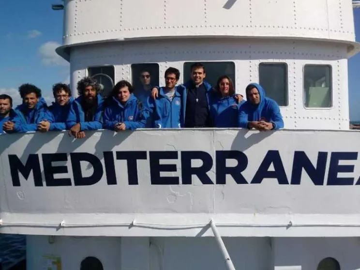 La Ong Mediterranea: «Anche don Mattia Ferrari è stato spiato»
