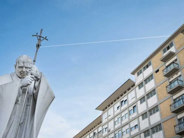 Dalla polmonite alle trasfusioni: come capire il quadro clinico del Papa