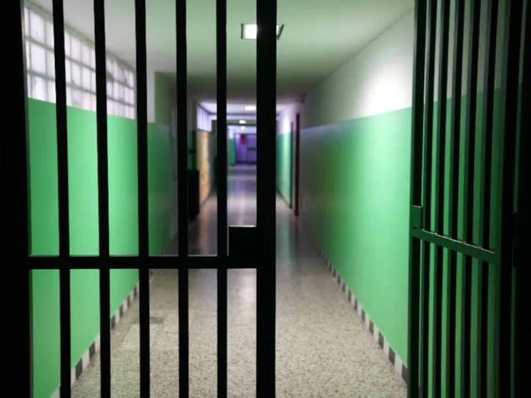 Droga e telefonini nelle nostre carceri: maxi-blitz e 116 indagati