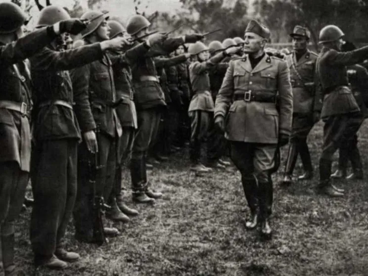 Salò revoca la cittadinanza a Mussolini