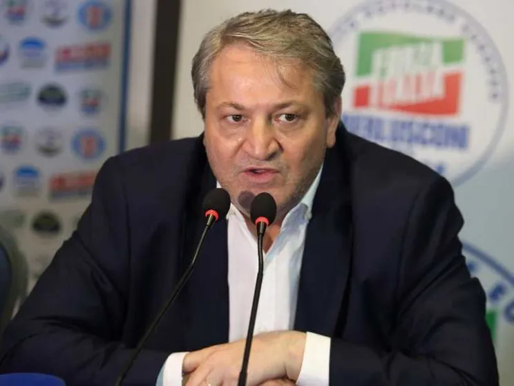 Il presidente del Molise: sono indagato per corruzione
