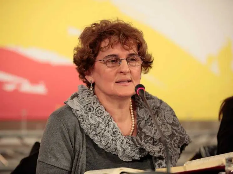 Rosanna Virgili oltre il frastuono del selfismo