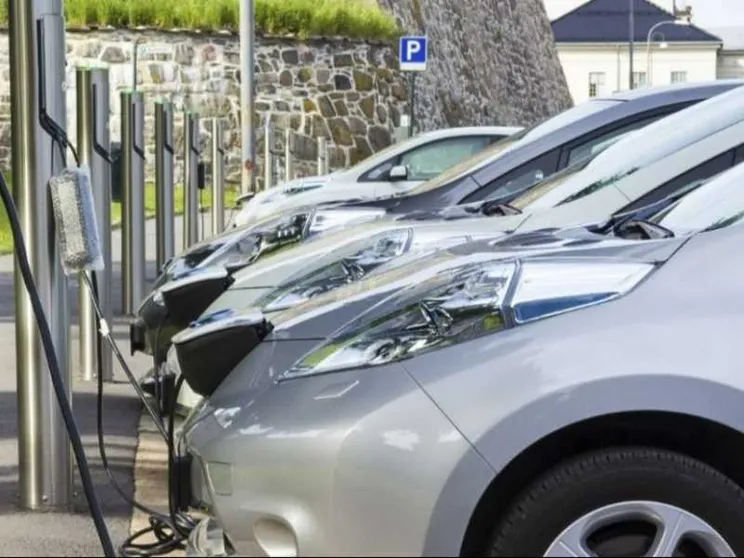 In Norvegia si vendono solo auto elettriche, ma il merito è del petrolio