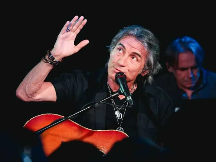 Ligabue: «Il Papa unica voce autorevole per la pace»
