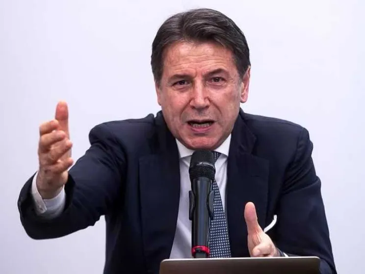 Conte: «Una follia dilapidare 800 miliardi in armi senza un progetto»