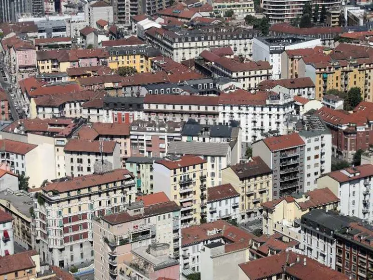 Milano città proibita alle famiglie. «Noi, in 4, costretti in un bilocale»
