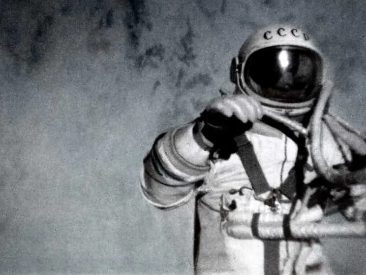 La passeggiata spaziale ha mostrato che la luce può riempire l'oscurità
