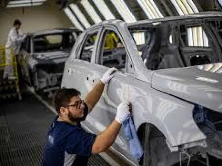 Addio vecchie officine: il carrozziere è un mestiere di alta specializzazione