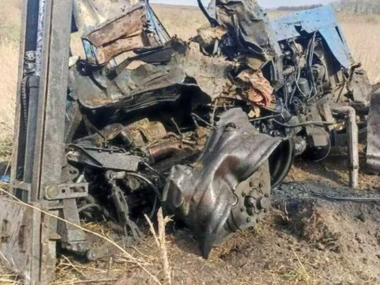 Ucraina, gli agricoltori a Kherson sminano i campi con bastoni e preghiere