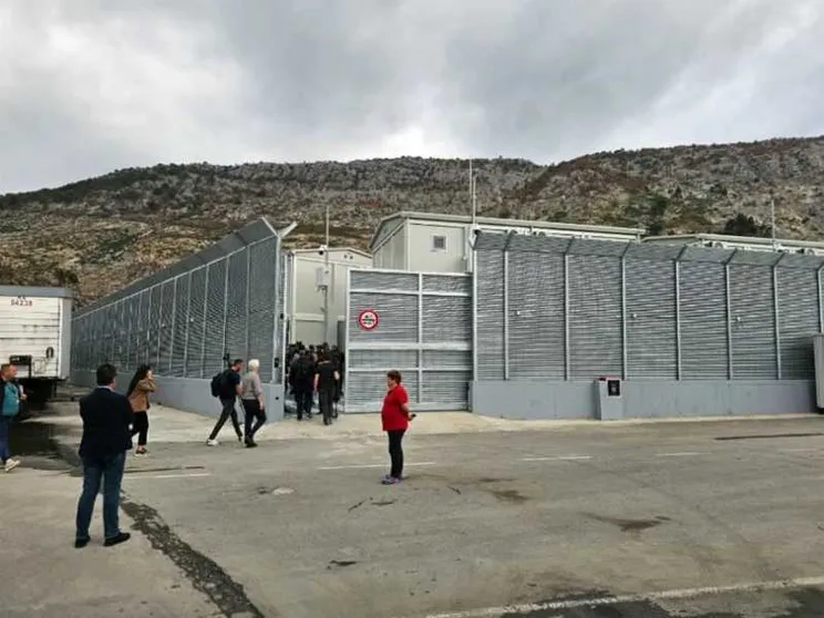 Un miliardo per due centri vuoti. Sull'Albania il governo prova a cambiare