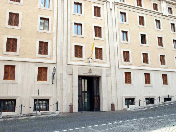 Il Papa a riposo migliora lievemente nell'uso della parola
