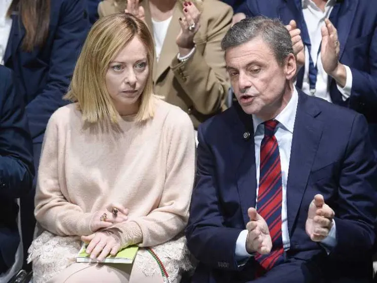 L'insolito duo Meloni-Calenda, sostegno a Kiev e colpi al M5s