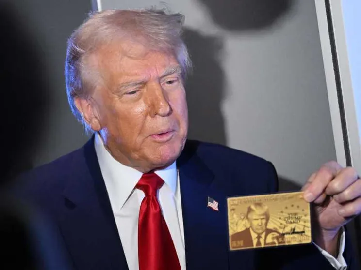 C'è la faccia di Donald Trump sulla carta d'oro per i visti ai supericchi