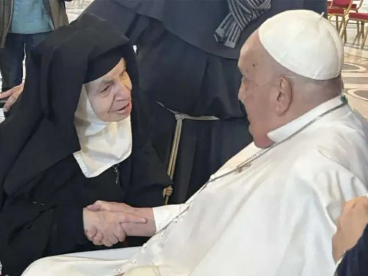 Chi è suor Francesca, la monaca che ieri ha incontrato a sorpresa il Papa