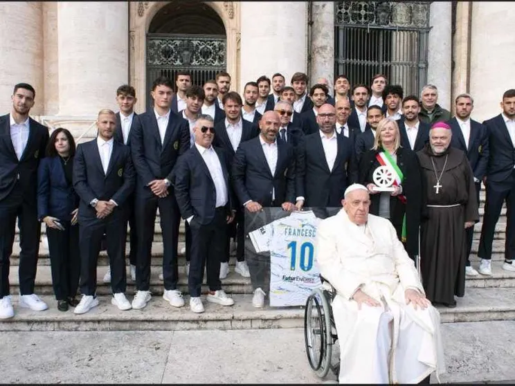 Antonio Calabro, la Bibbia spiegata in campo