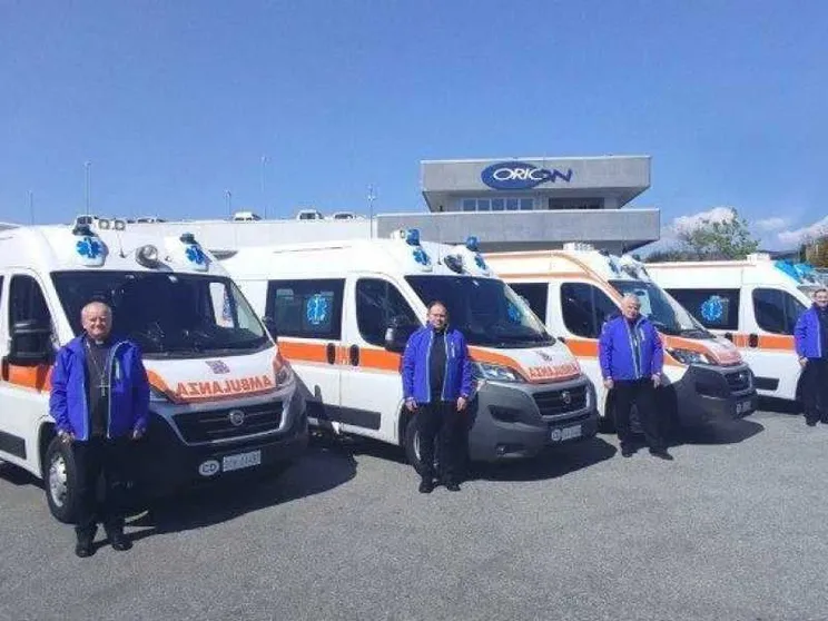 Da Francesco 4 ambulanze per l'Ucraina. «Vicinanza nel tempo di Pasqua»