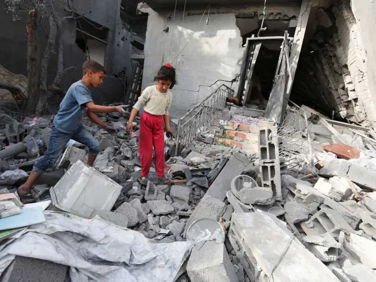 A Gaza si continua a morire: nella notte 26 vittime, tra cui 5 bambini
