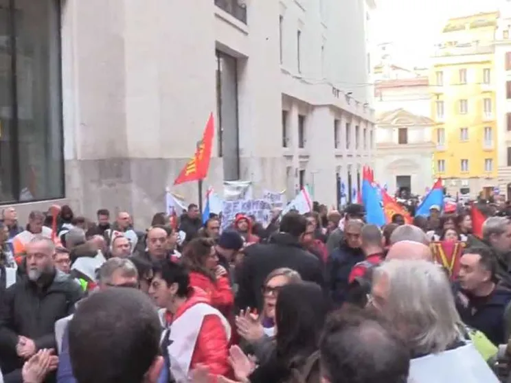 Vertenza Beko, 700 esuberi in meno e nessun licenziamento